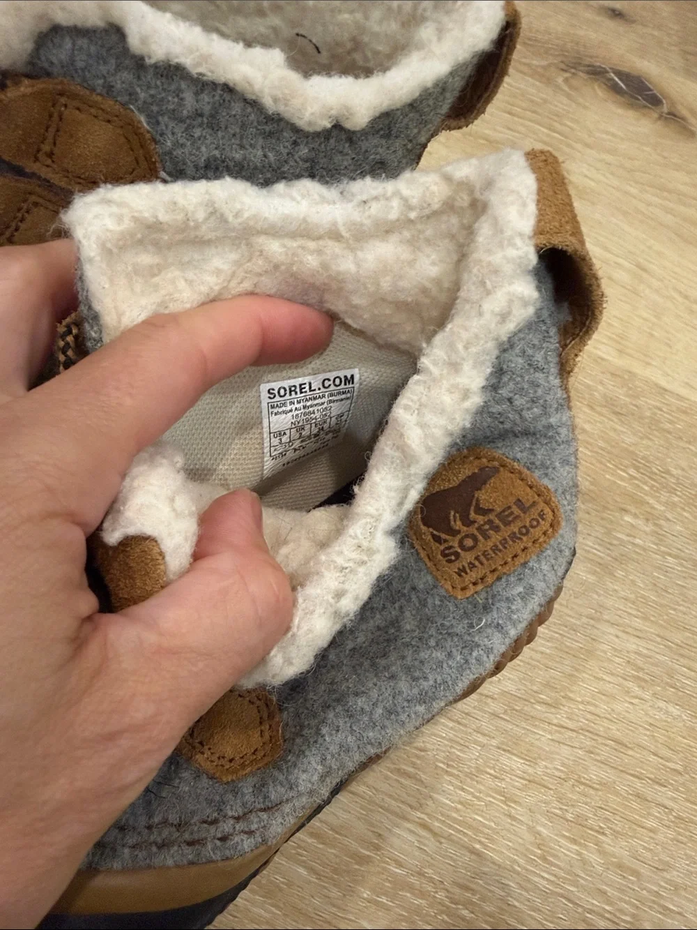 Sorel Out N About girls winter boots size 3